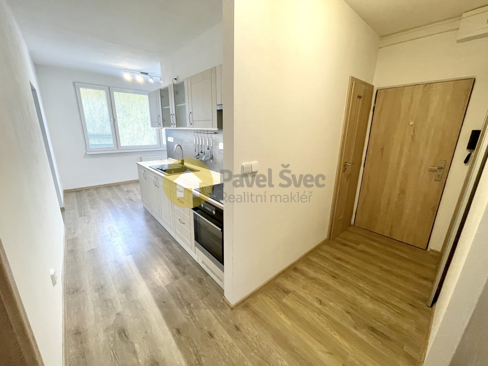 Kuchyně a chodba bytu
