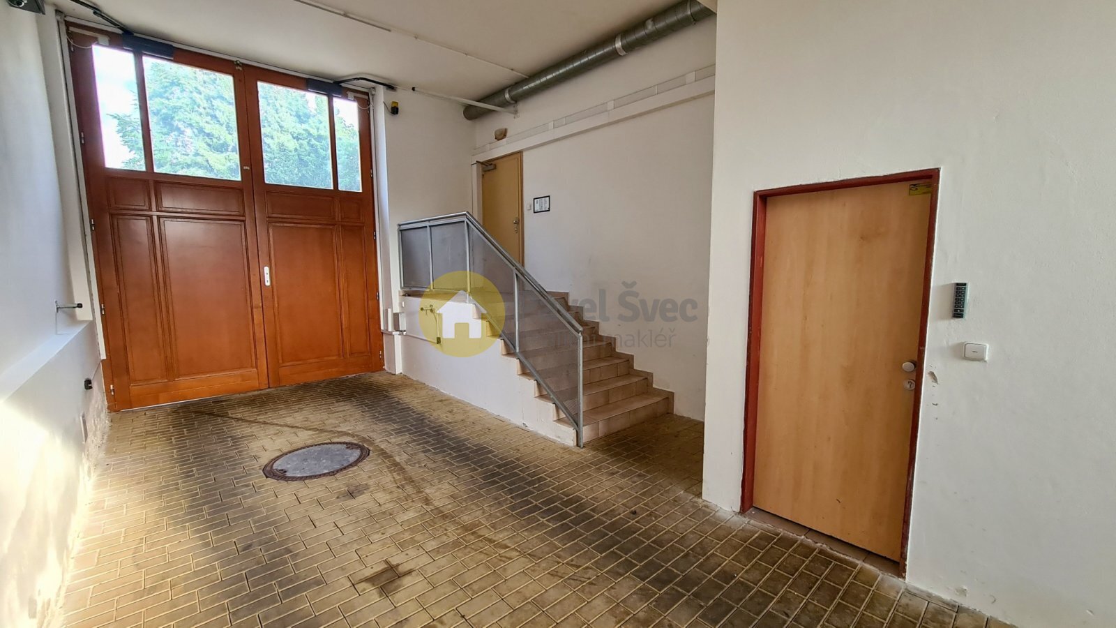 Vstupní chodba/vjezd domu