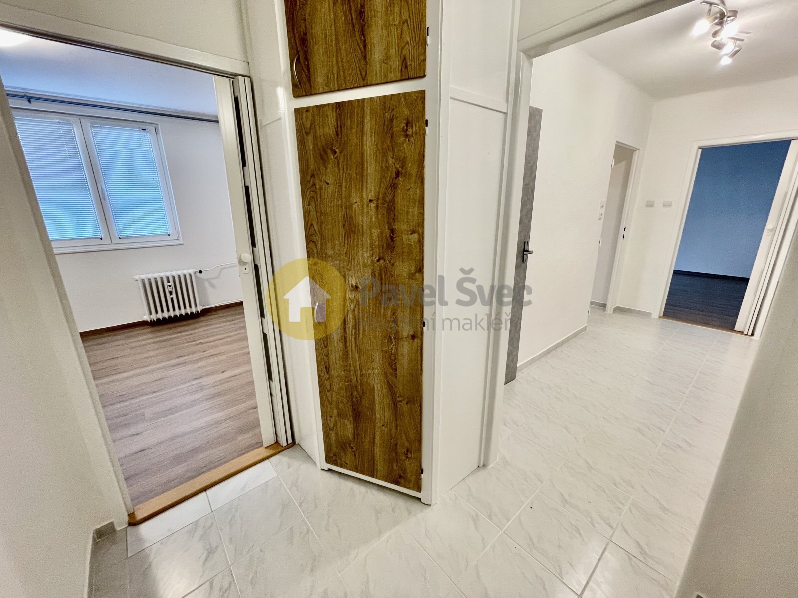 Předsíň s chodbou bytu