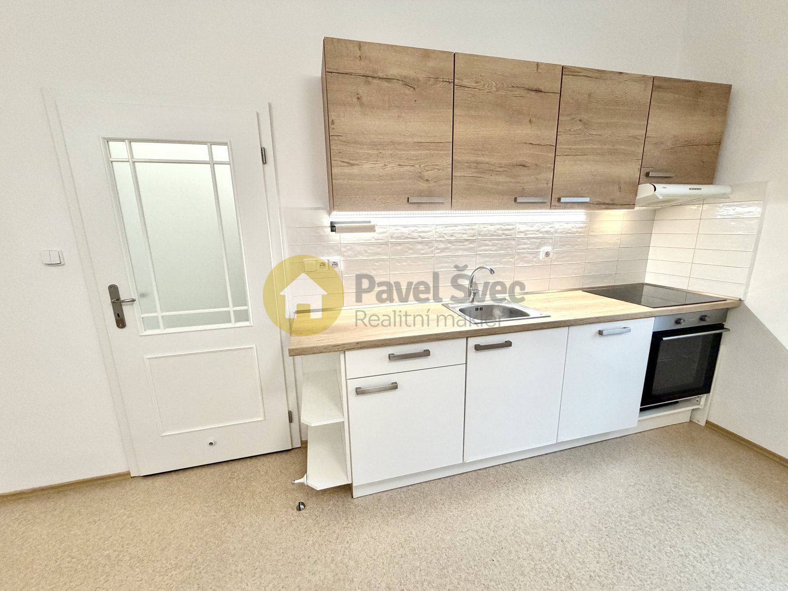 Pokoj s kuchyňským koutem