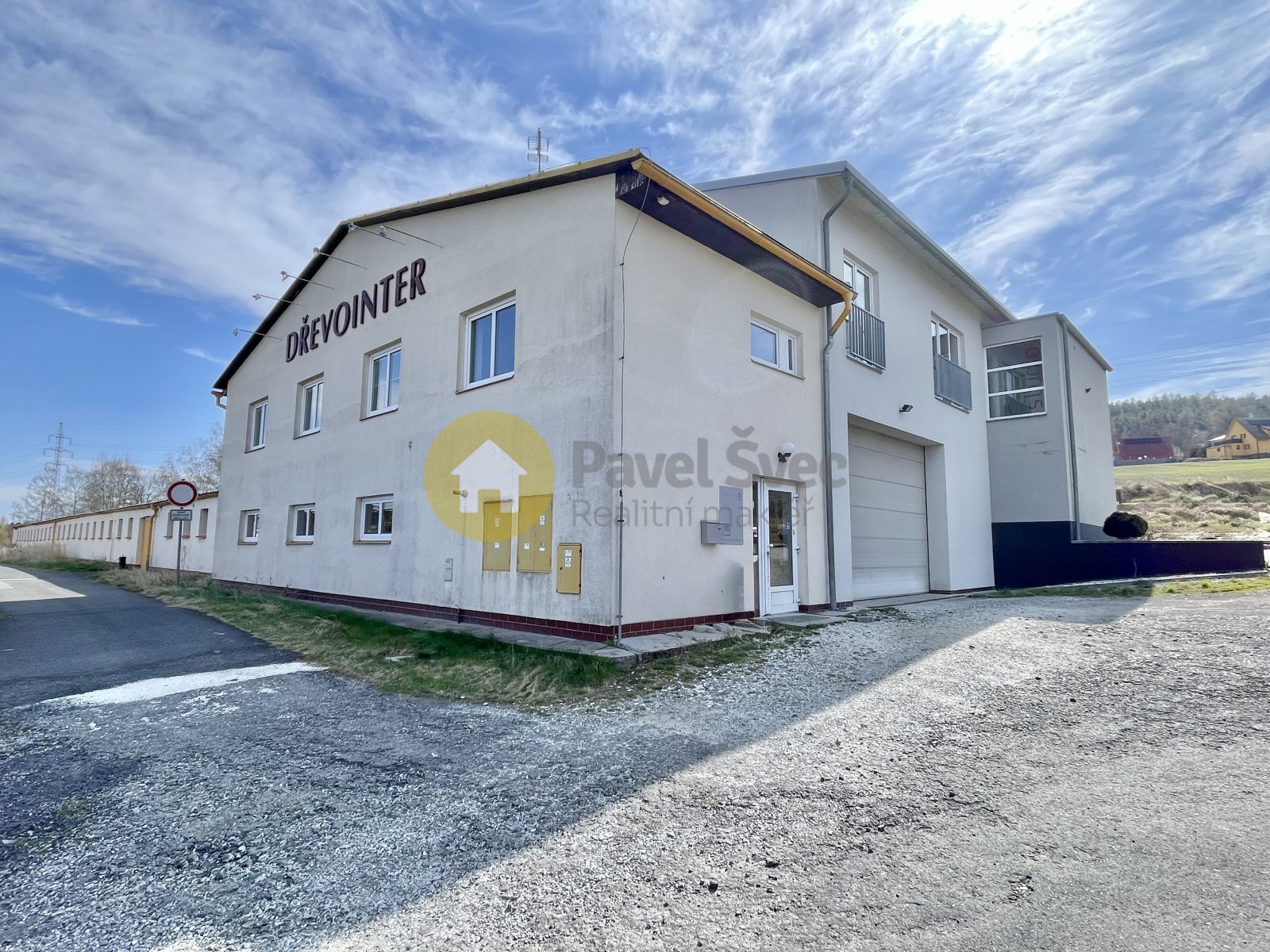 Pohled na hlavní budovu