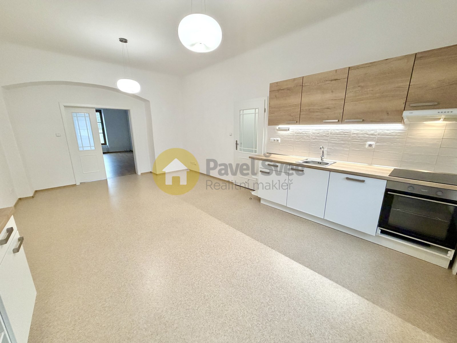 Pokoj s kuchyňským koutem