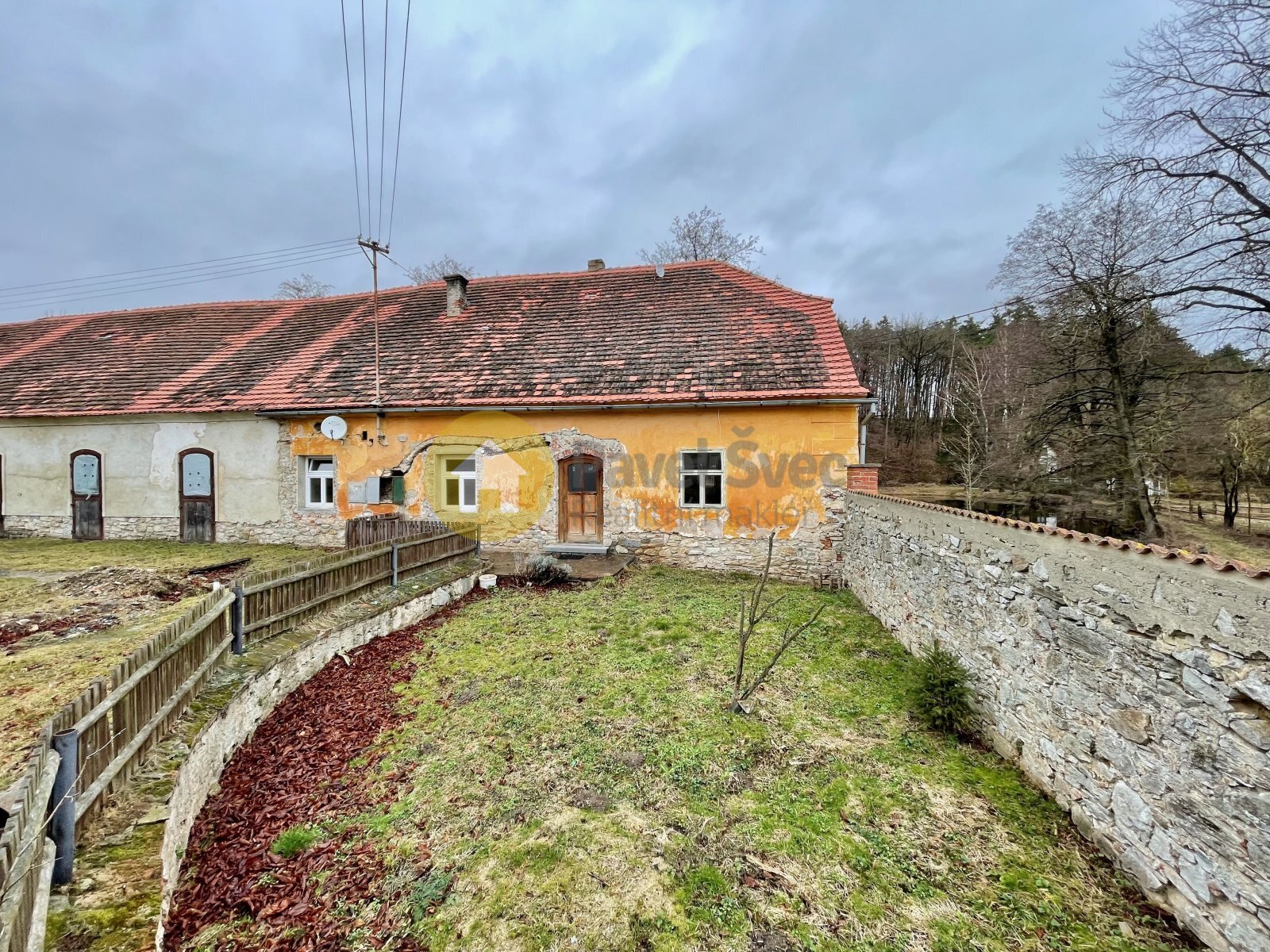 Pohled na část domu - byt k pronájmu