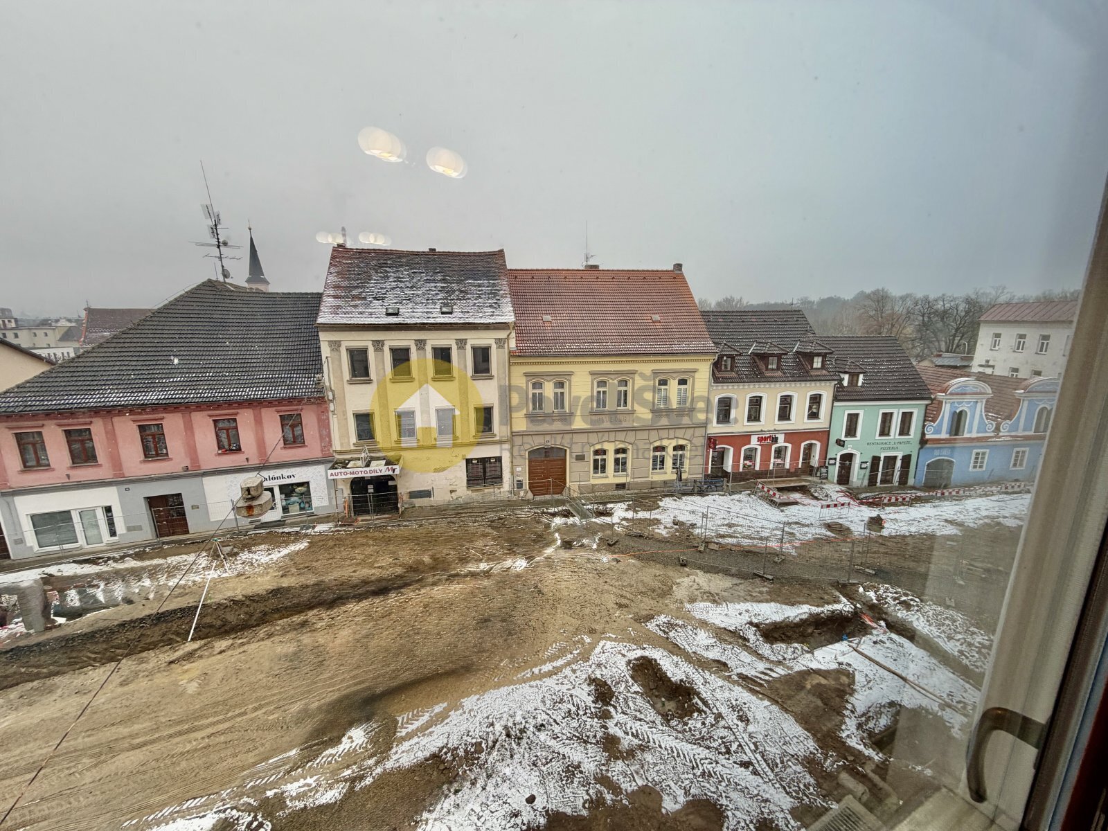 Pohled z okna pokoje č. 2 - na náměstí