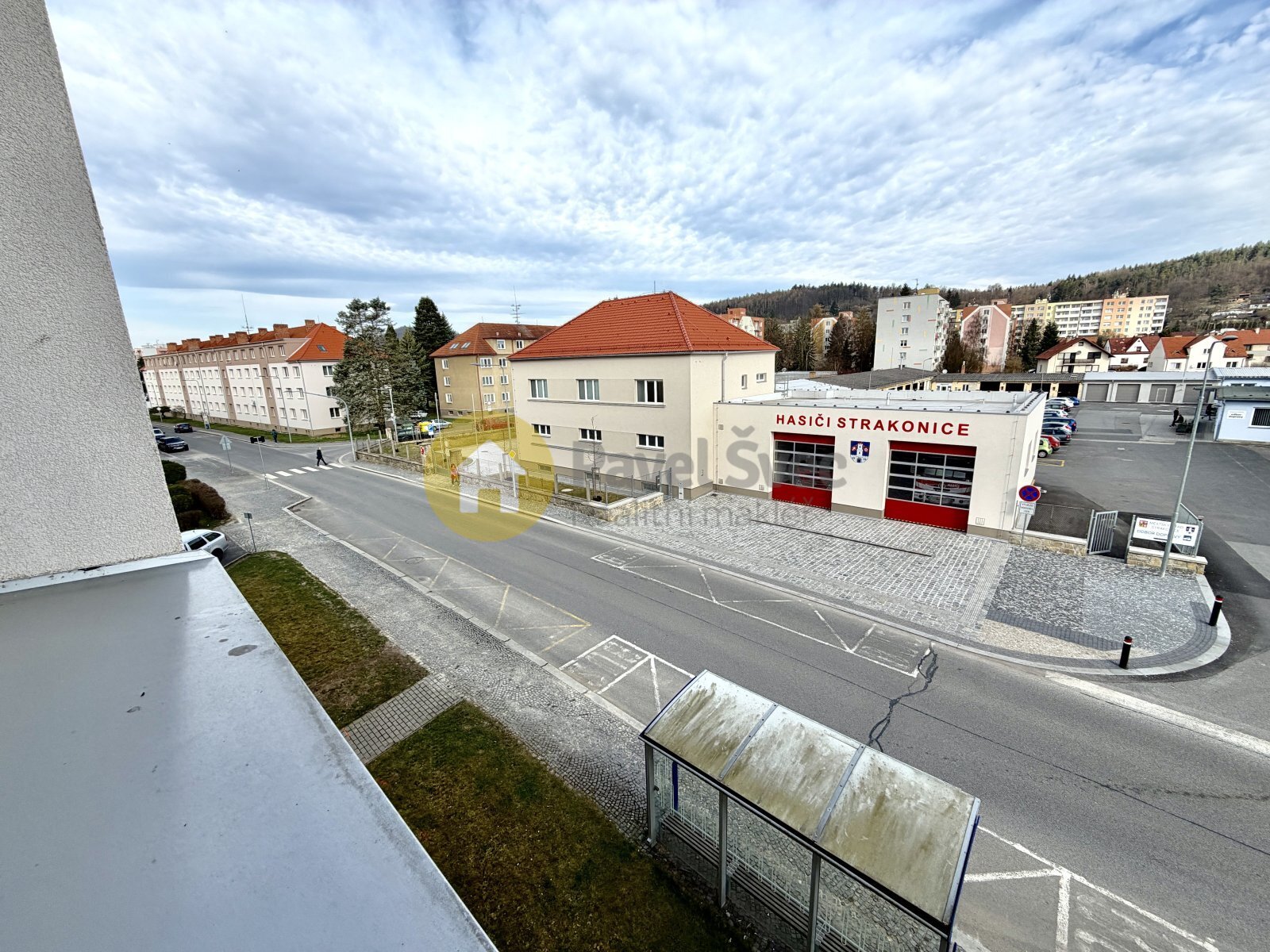 Pohled z okna na ulici