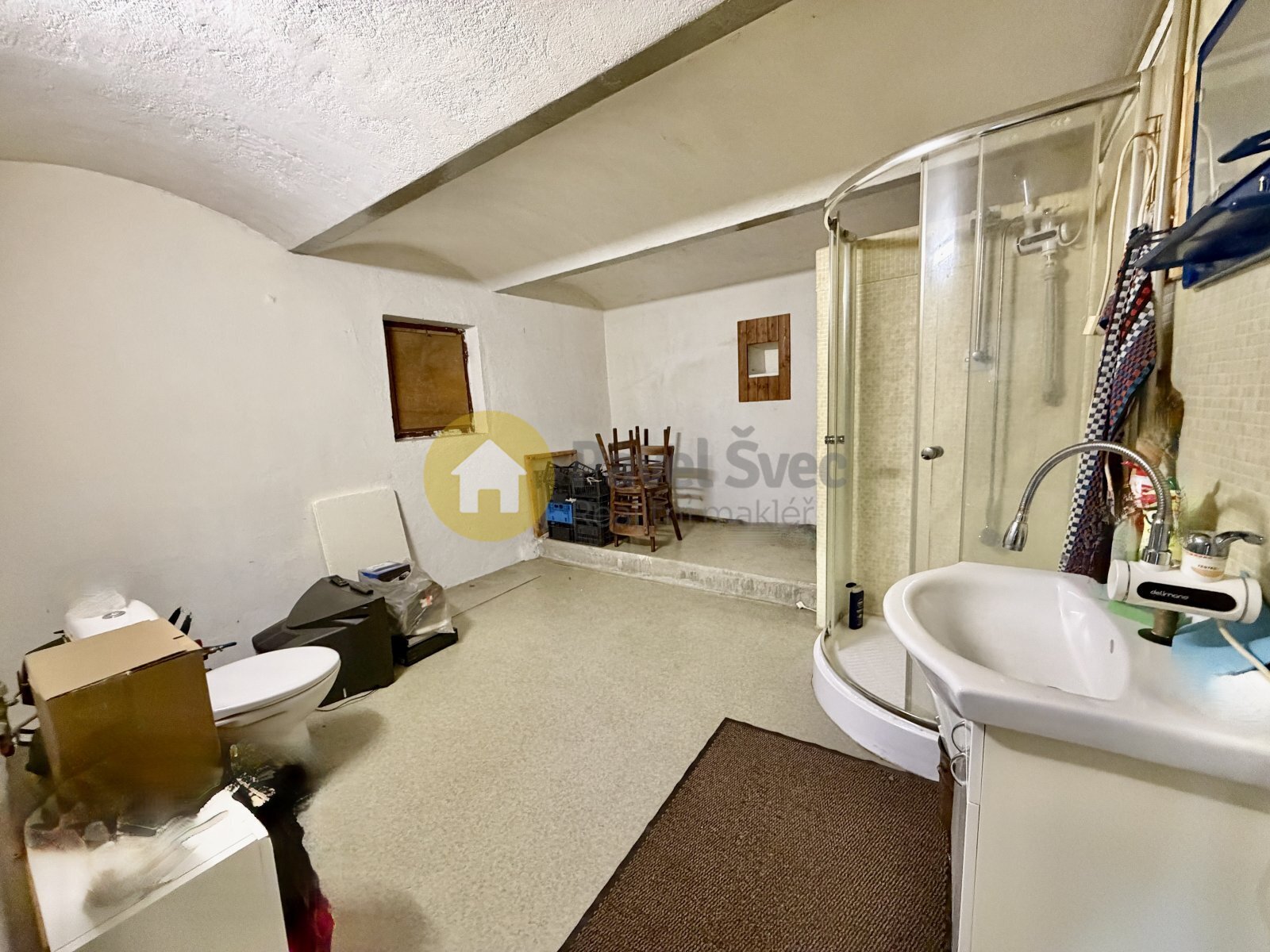 Místnost s přípravou koupelny a WC