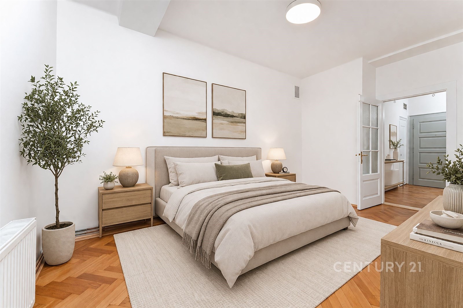 Prostorná ložnice s parketovou podlahou, moderním 