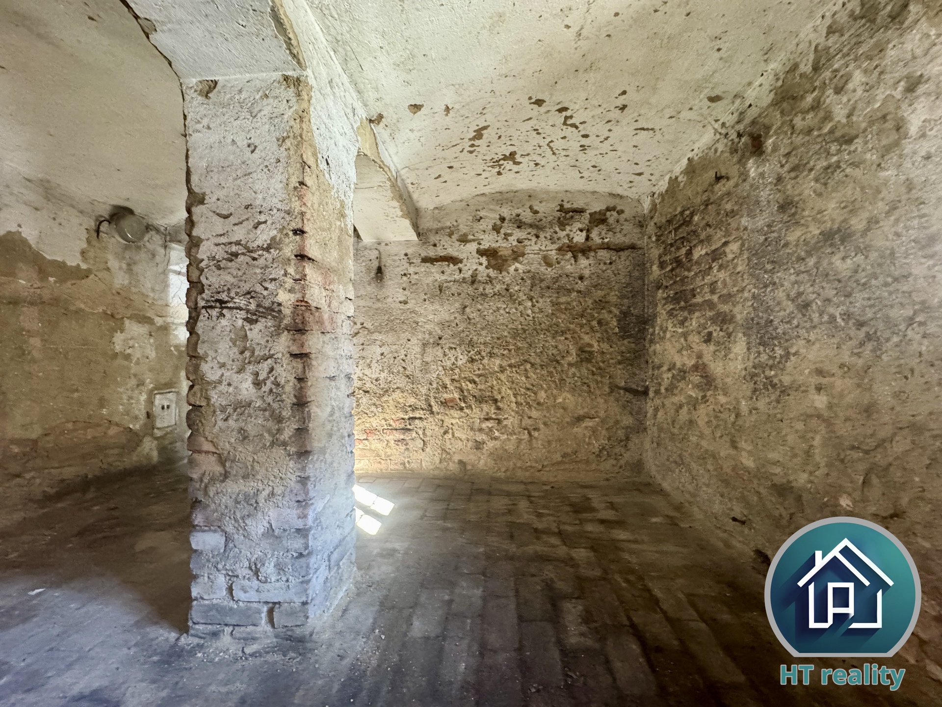 Tom Šulek-Krumlovský makléř