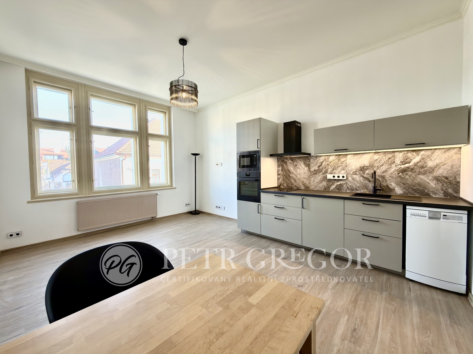 Obývací pokoj s  kuchyňským koutem