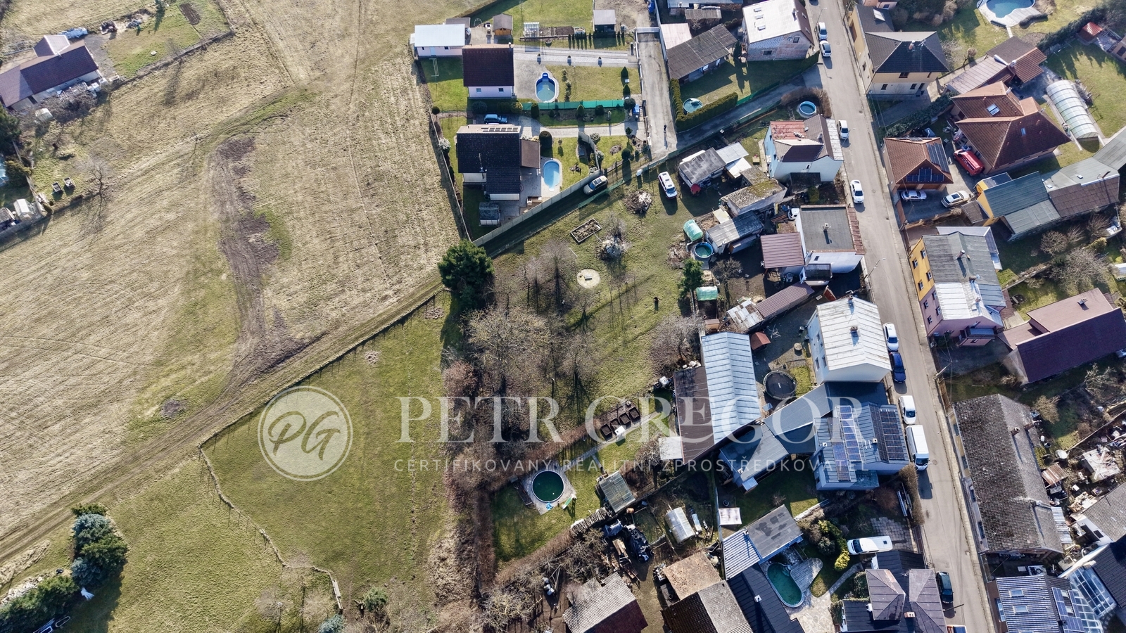 přípojky na vodu a kanalizaci