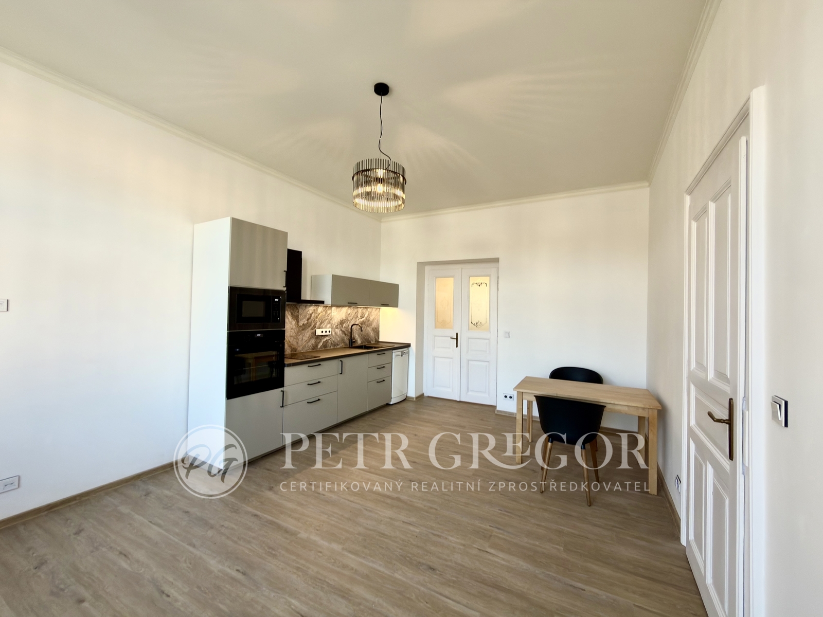 Obývací pokoj s  kuchyňským koutem