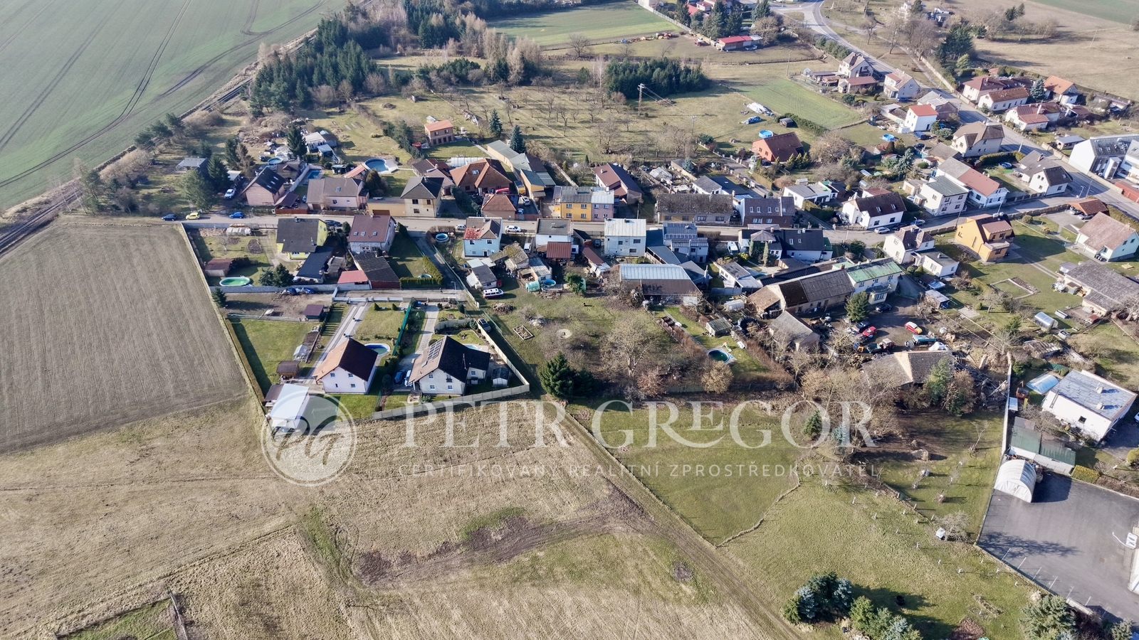 přípojky na vodu a kanalizaci