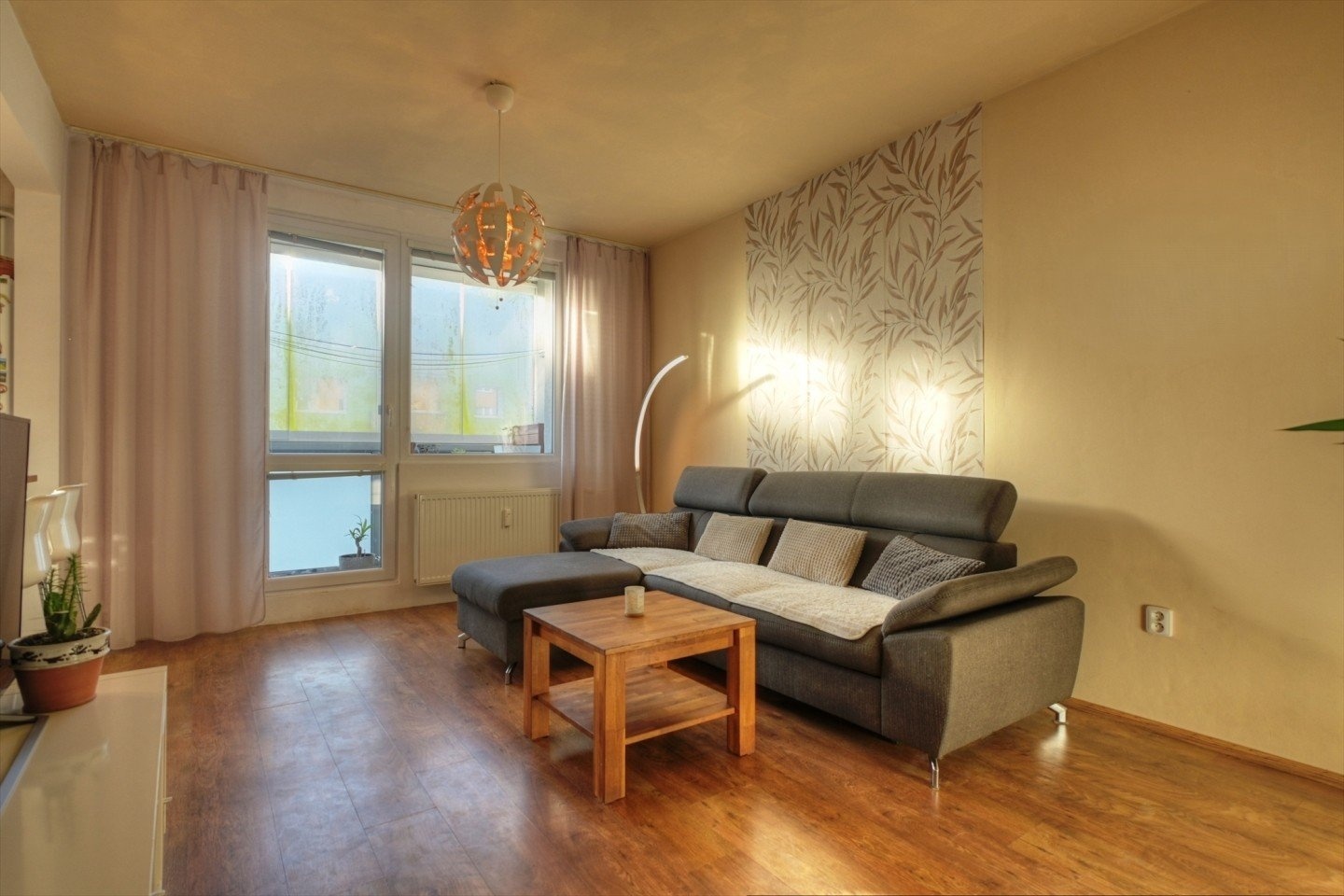 obývací pokoj s kuchyňským koutem