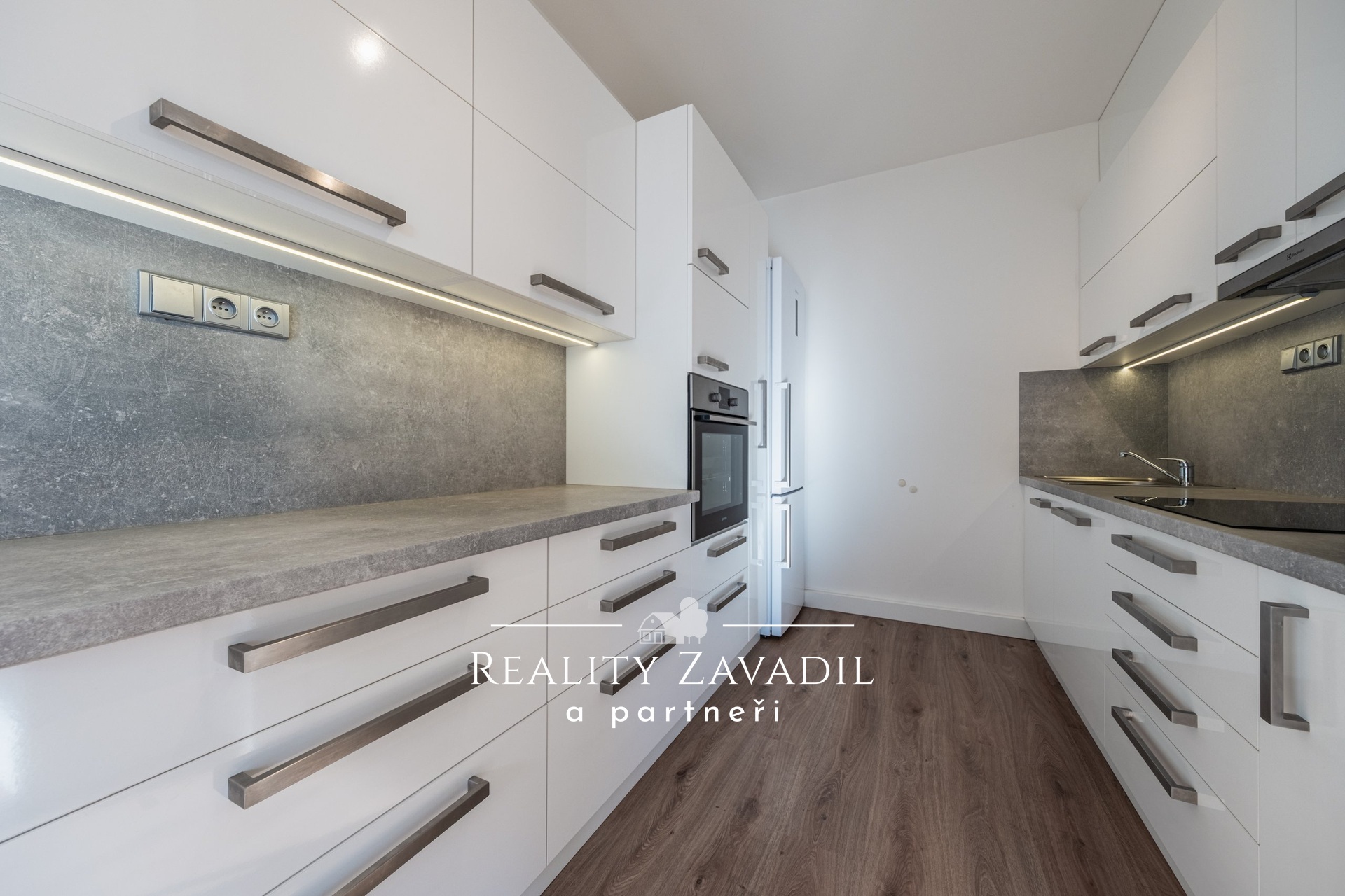 Pronájem bytu 2+kk, 52 m&sup2; s balkónem 4 m&sup2