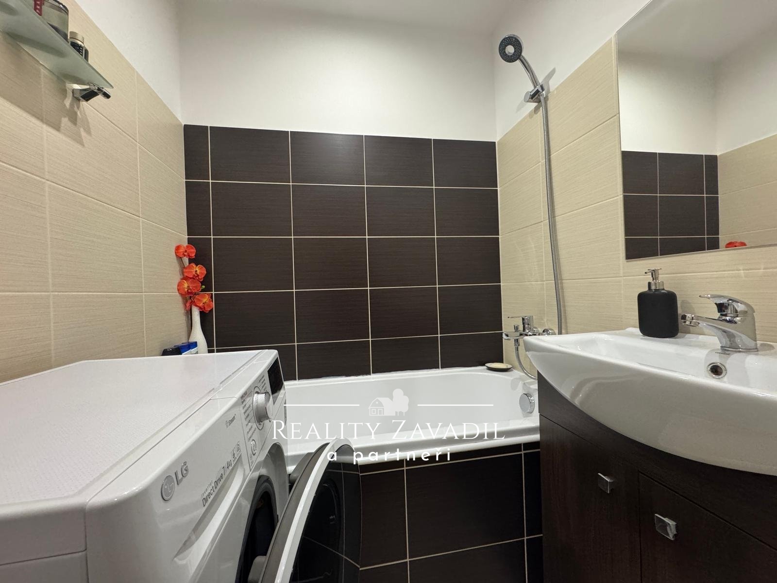 WhatsApp Image 2025-11-06 at 16.07.07 (2)