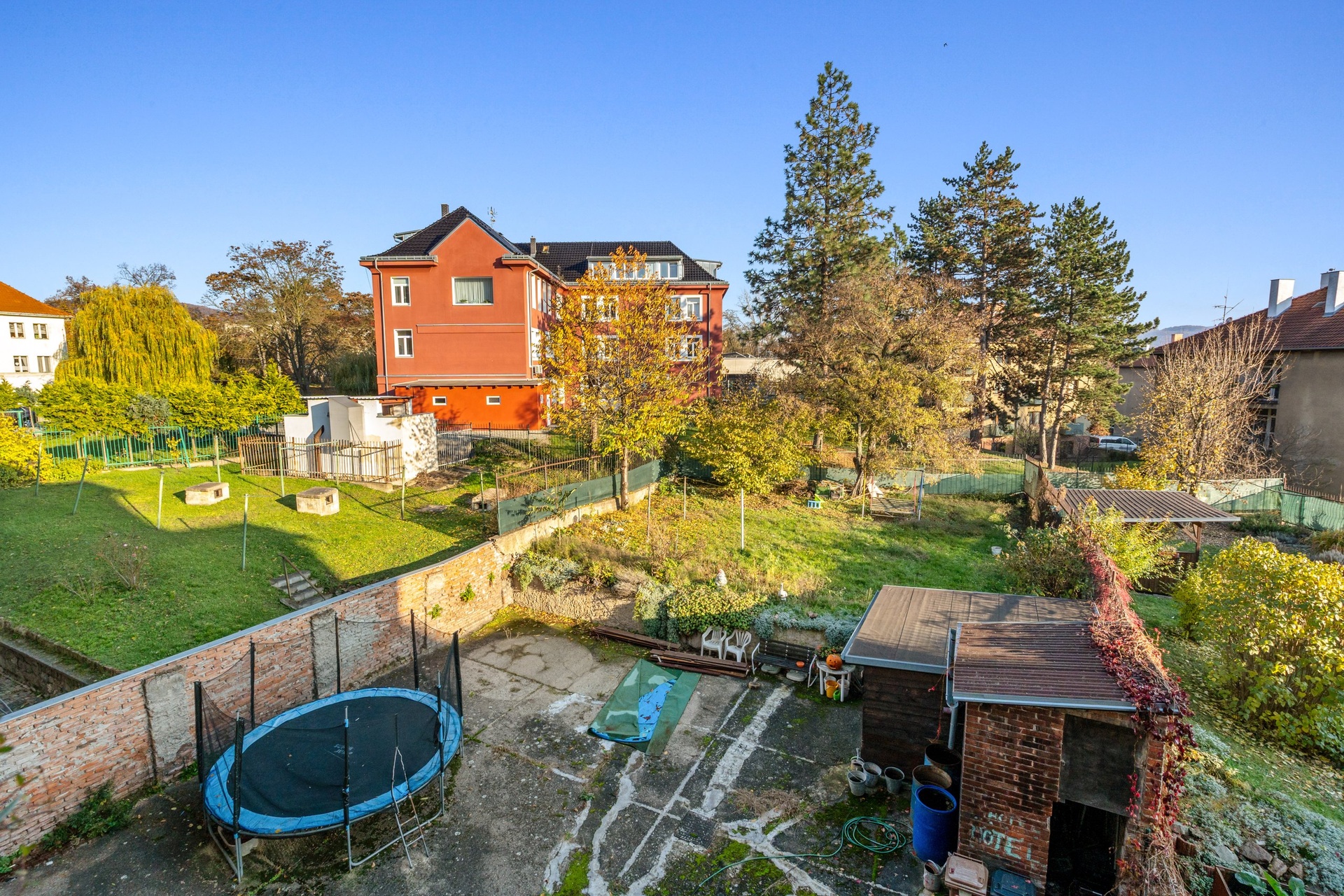 Exterie?r 2 (zahrada)