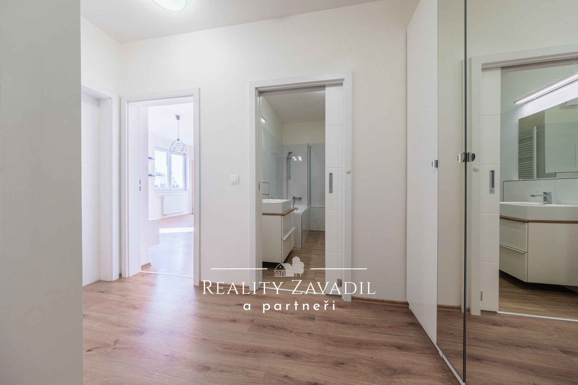 Pronájem bytu 2+kk, 52 m&sup2; s balkónem 4 m&sup2