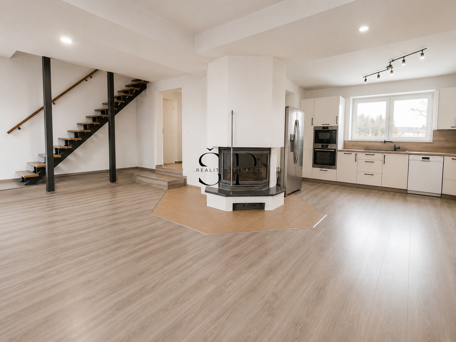 House, 300 m², land 2 m²