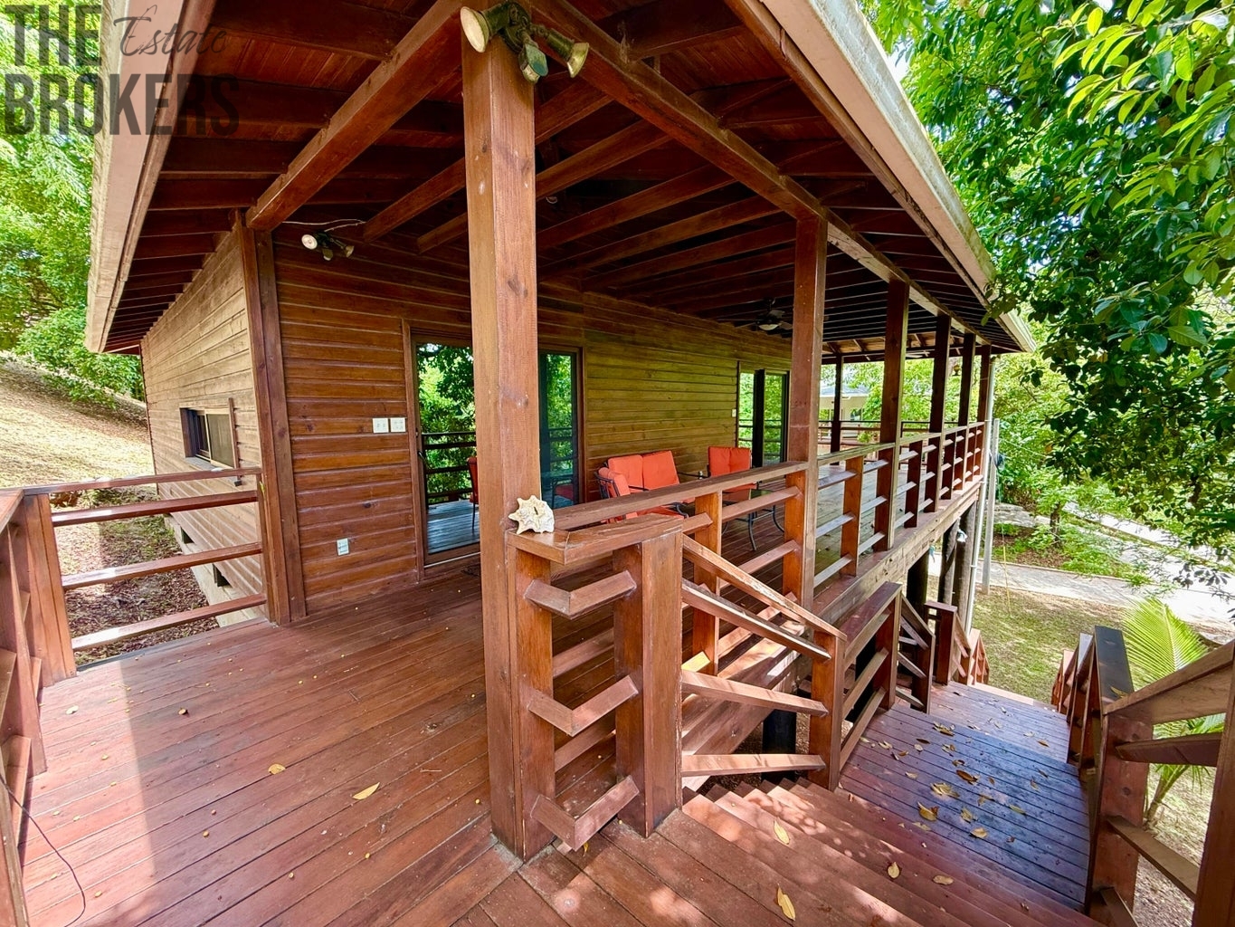 2BD&2BT Wooden Bungalow Diamond Hill Resort, Roatan