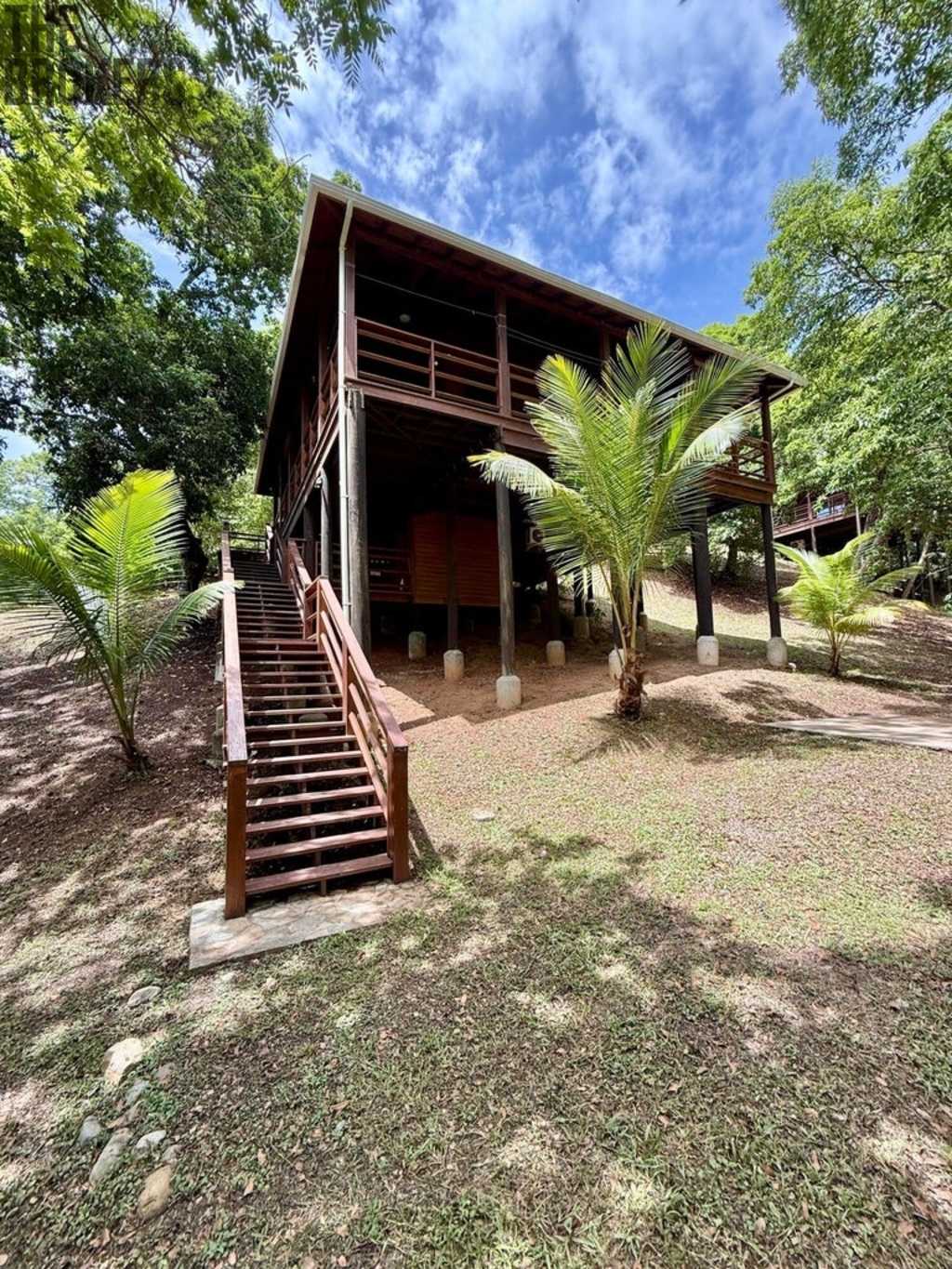 2BD&2BT Wooden Bungalow Diamond Hill Resort, Roatan