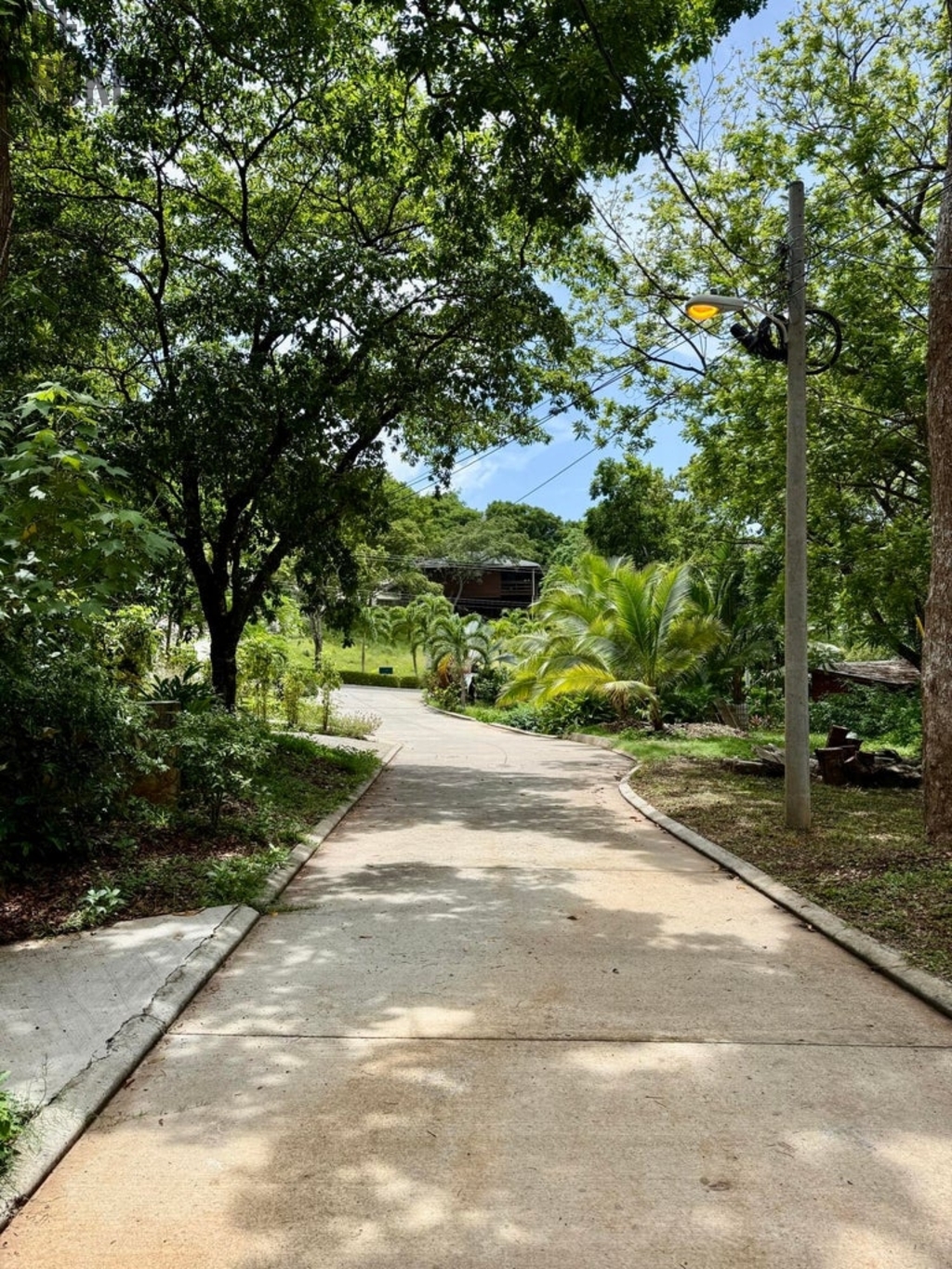2BD&2BT Wooden Bungalow Diamond Hill Resort, Roatan