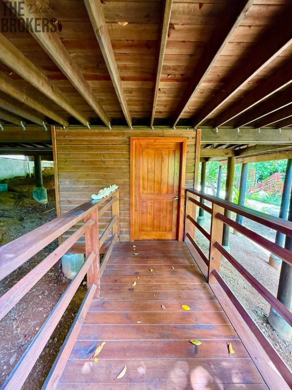 2BD&2BT Wooden Bungalow Diamond Hill Resort, Roatan