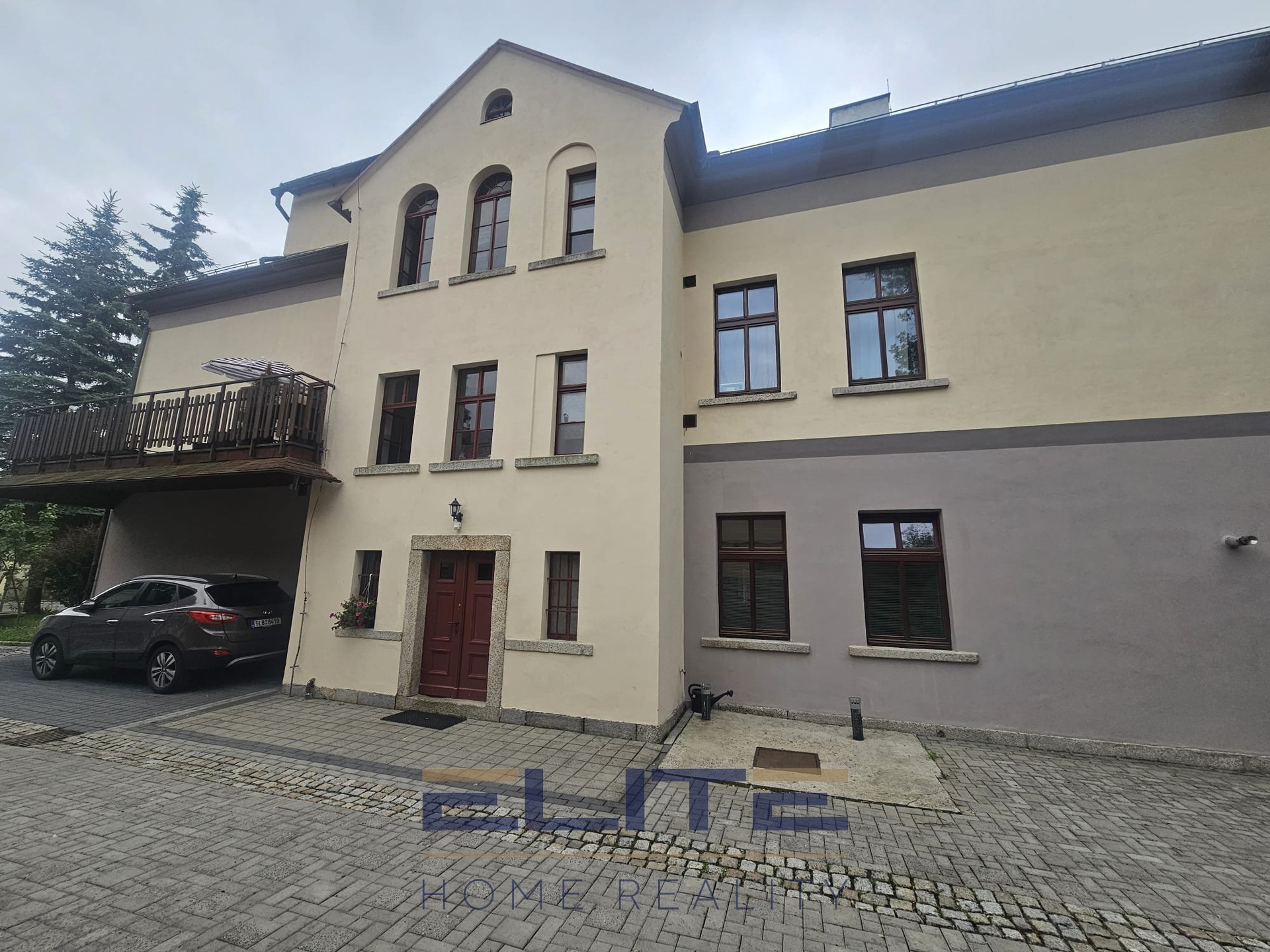 Vstup a parkování
