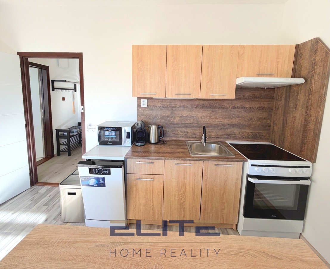 00190_pokoj_kuchyňská linka