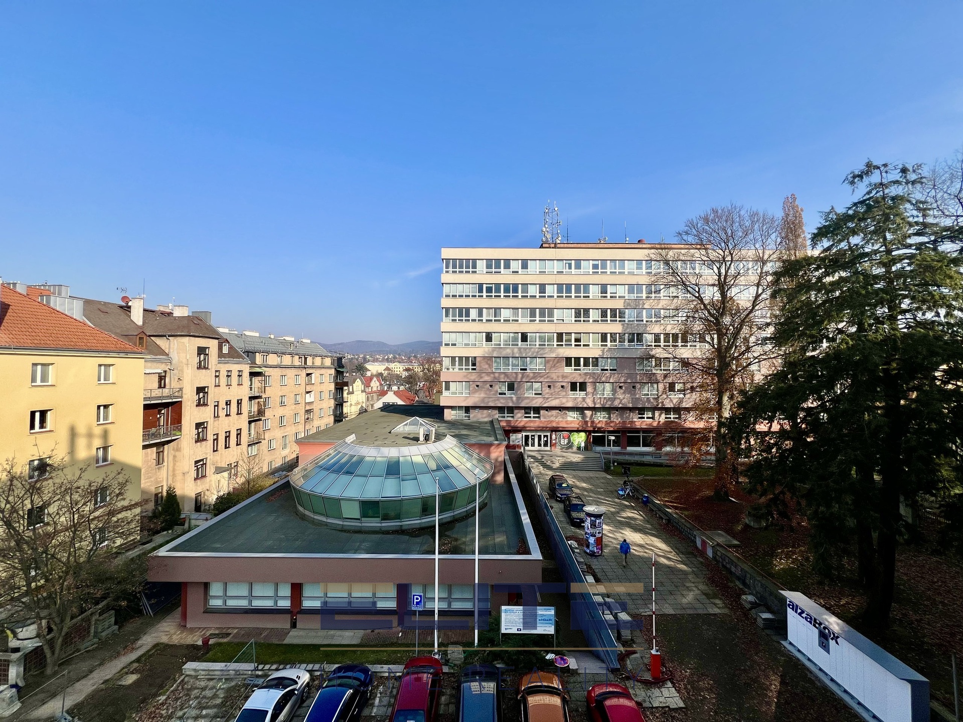 00165_vy?hled z bytu? 301-306 a 401-406