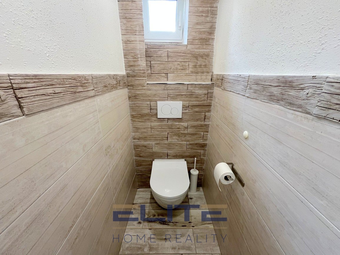 00105_WC