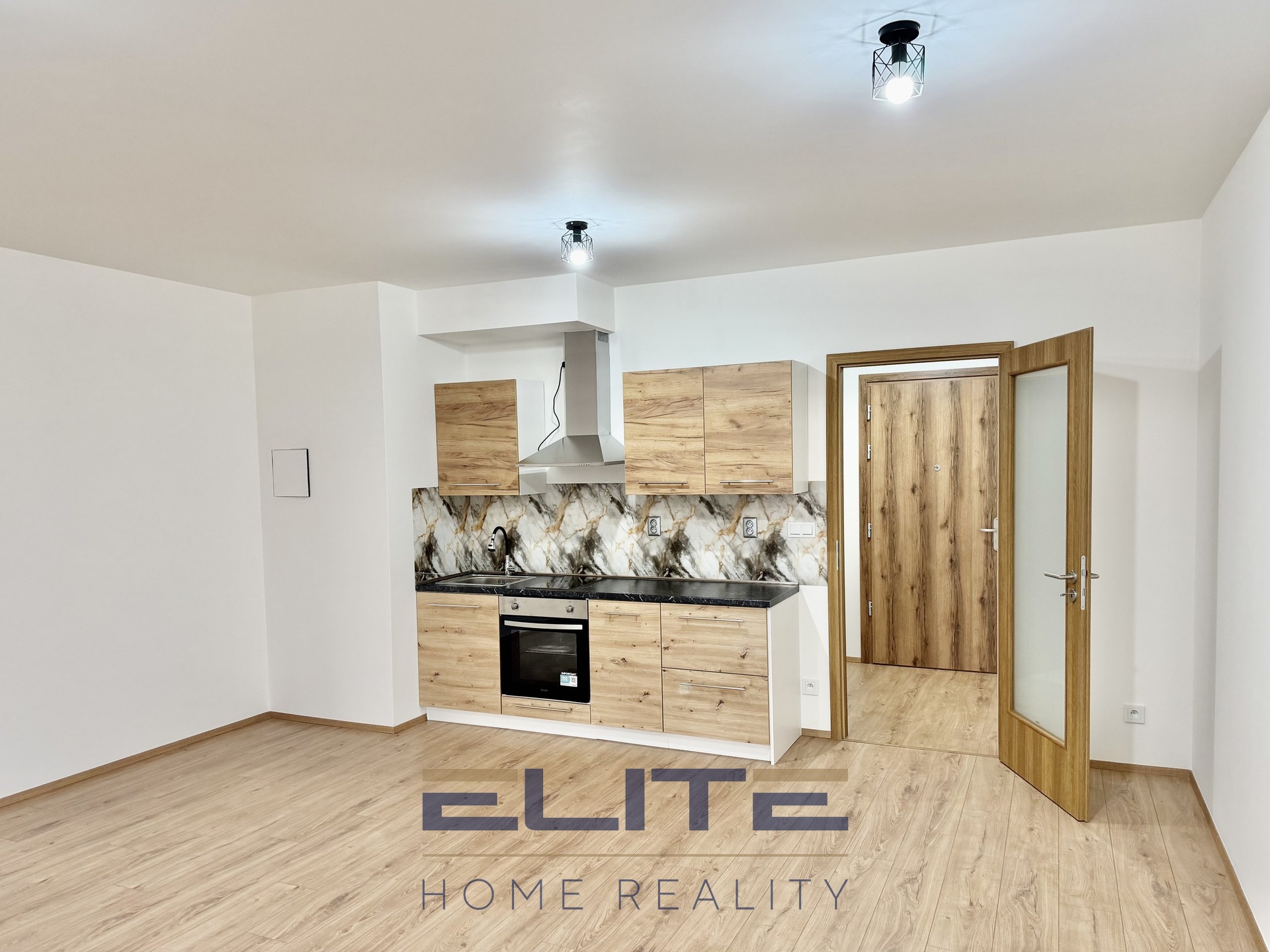 AA26C579-FFD1-4951-A7DE-898A06D7D8A1_1_201_a