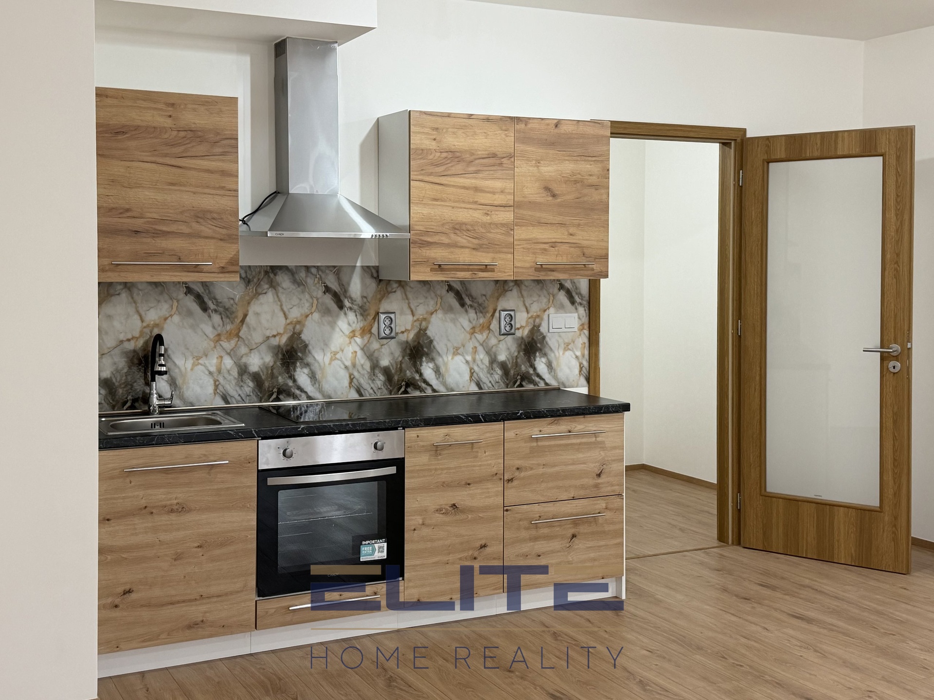 DCA5AD60-E3F8-48A0-9028-FE676949D48E_1_201_a