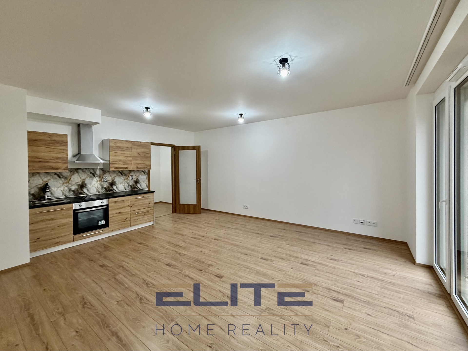 39804BF7-C9D2-4F30-8802-7F3D75B7F570_1_201_a