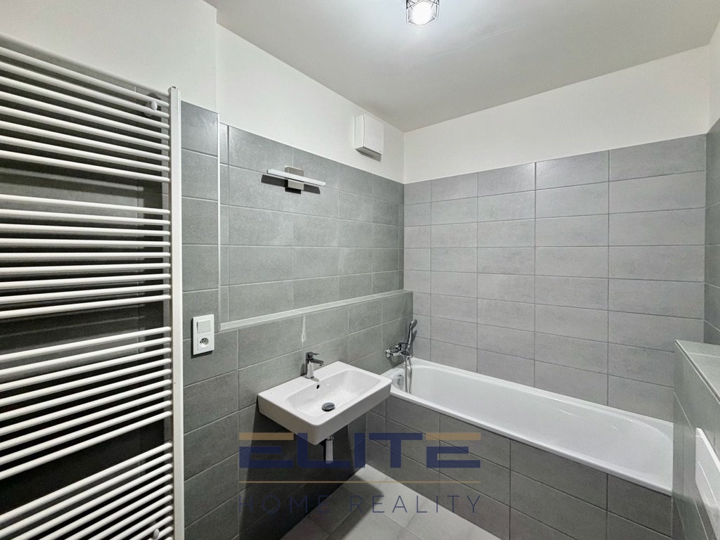 815F350E-832C-4E5F-8122-F4B23FB1561B_1_105_c