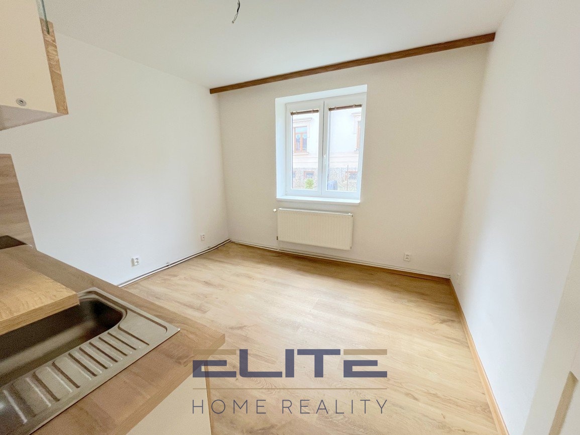 00127_pokoj s kuchyní