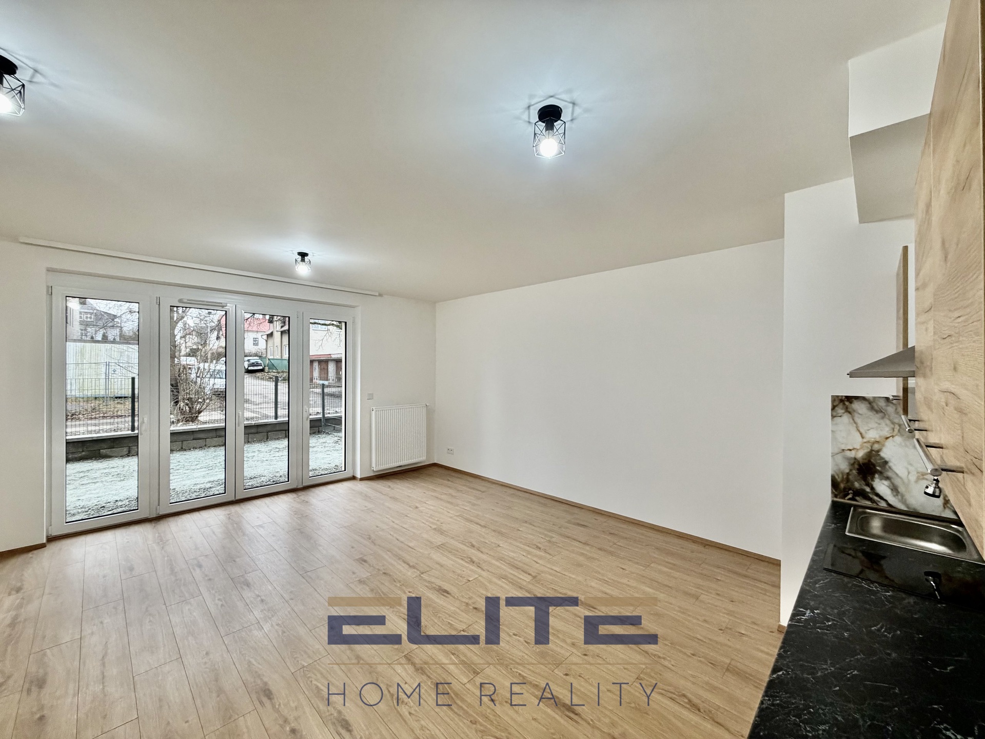 3344E540-2736-4C63-B951-741111F0D181_1_201_a