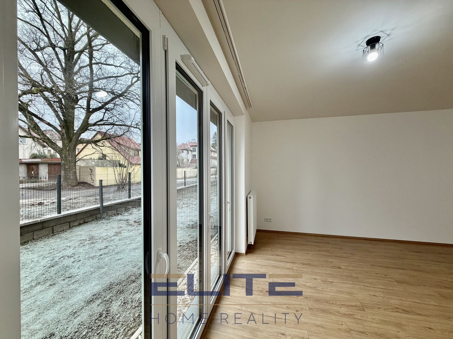 D674DA67-2A1F-4331-B6BF-8B5B5A0D14CC_1_201_a