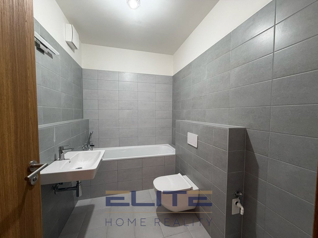 57E65C81-F591-40D8-97F9-4770A9B155CB_1_105_c