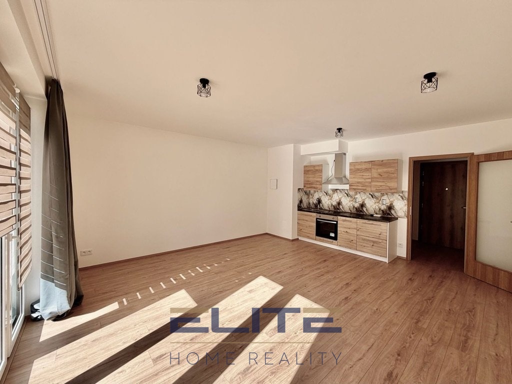 0AD40DF1-BB36-42E1-9D9B-ACEDD5CF2B3C_1_105_c