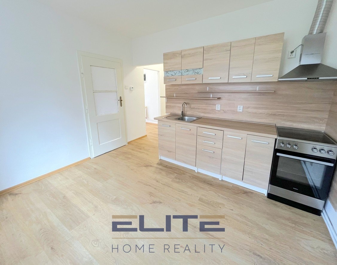 00127_pokoj s kuchyní_