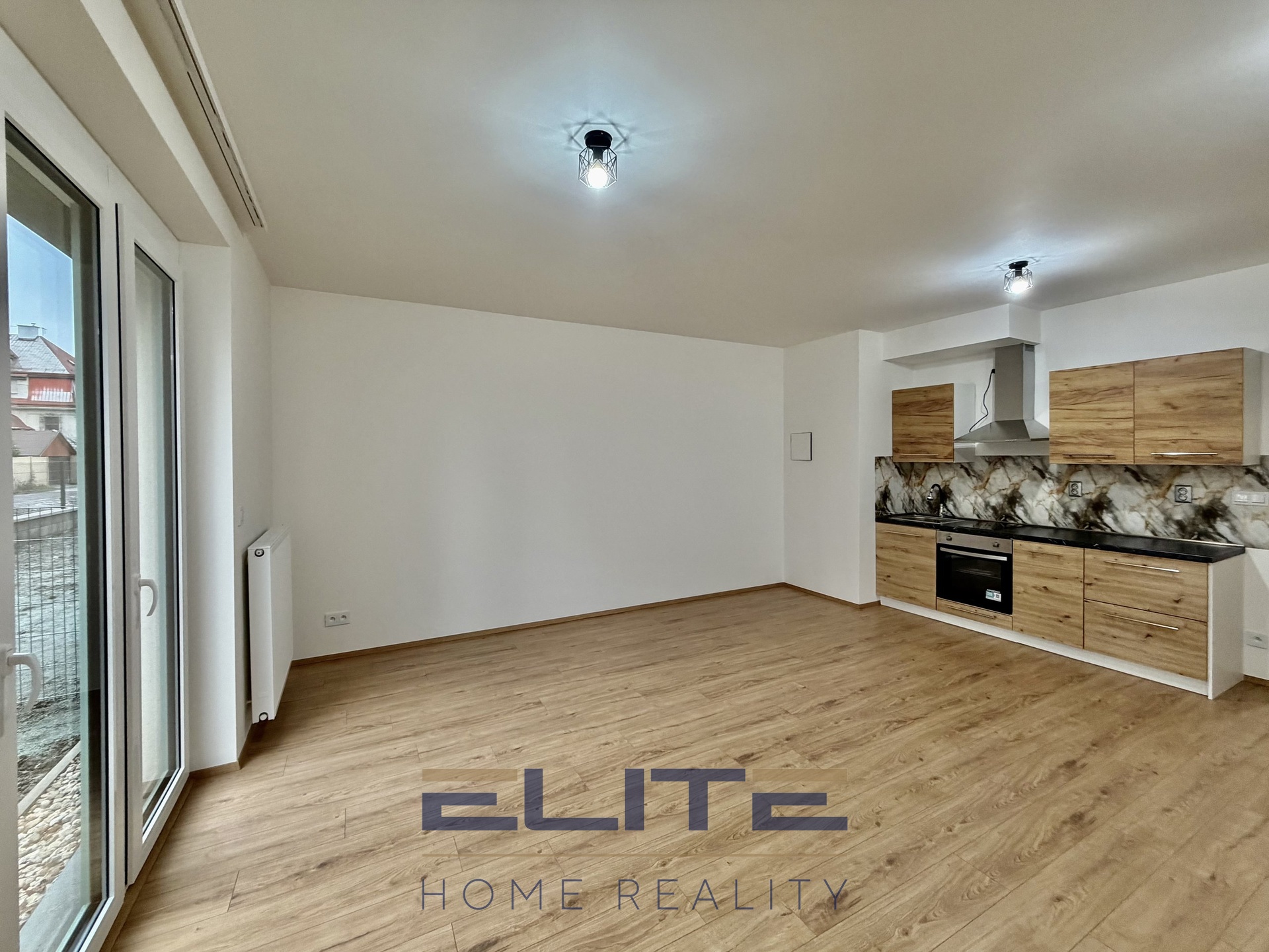 B63C83F4-08AE-4406-9E00-9AE5B1623052_1_201_a