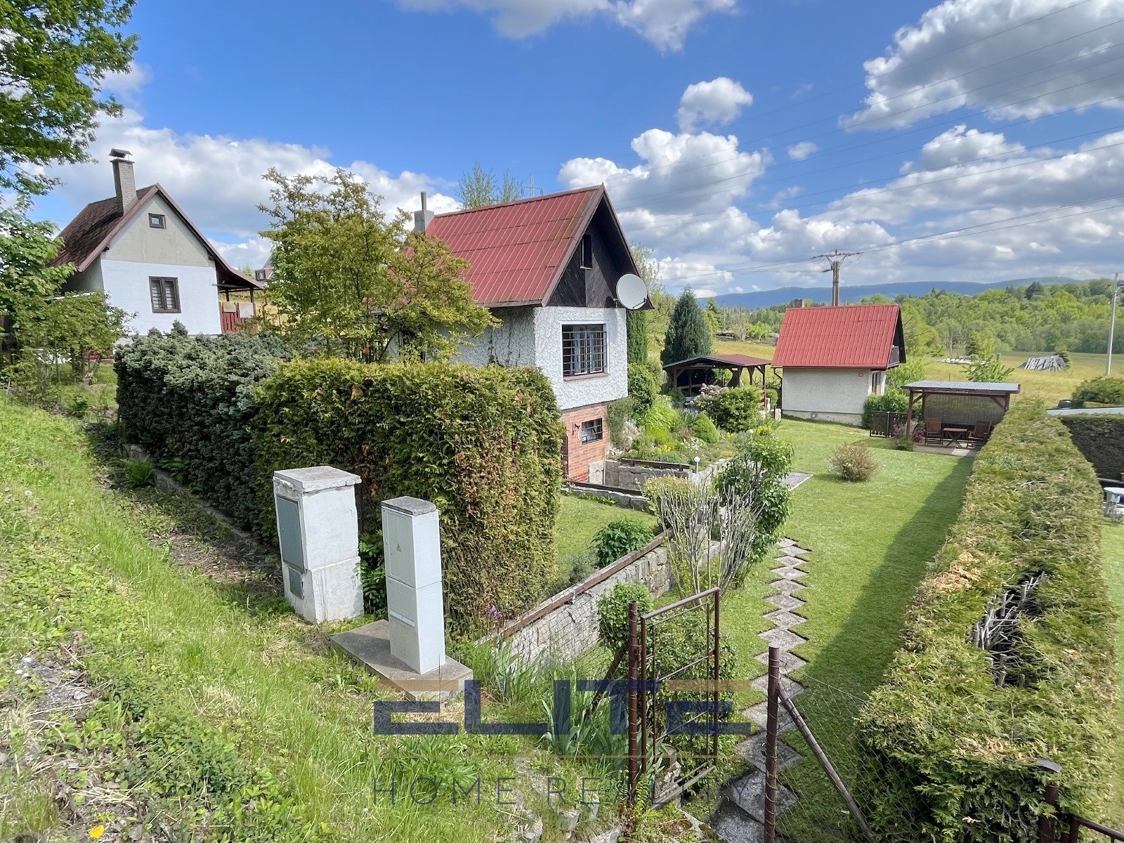 N00027_chata_z ulice