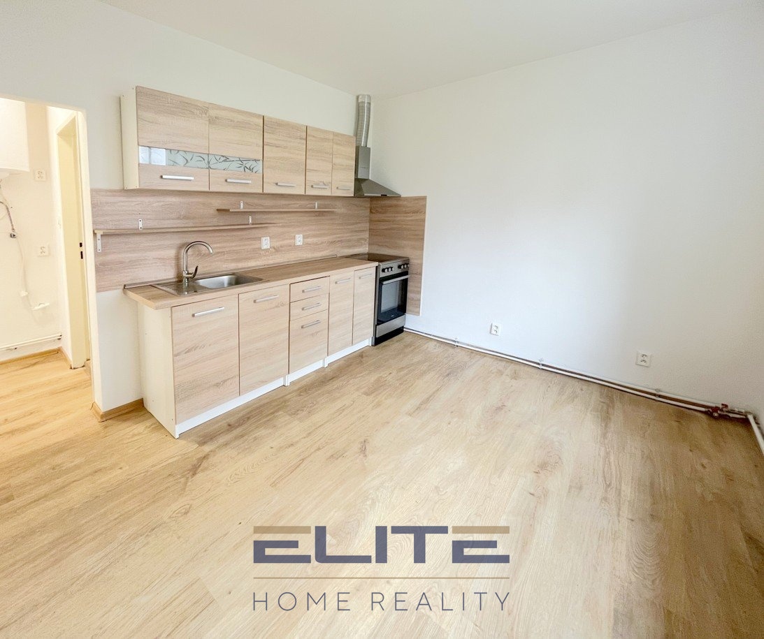 00127_pokoj s kuchyní__