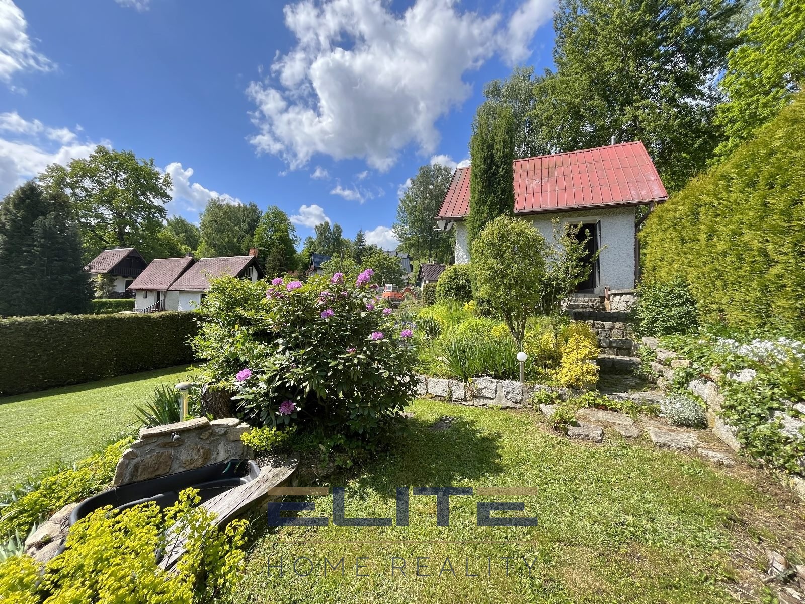 N00027_chata_boční vstup