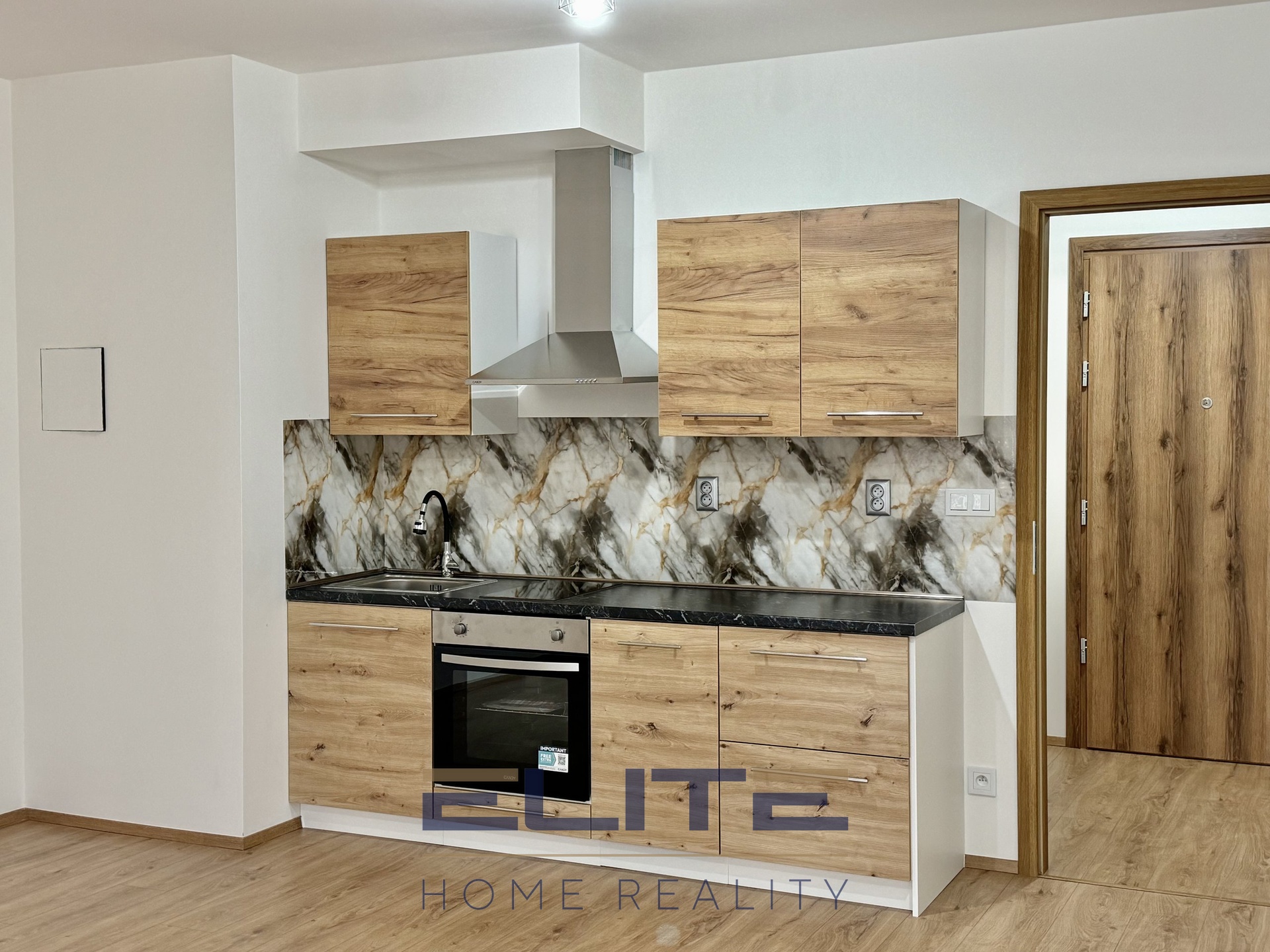 02B51213-477E-4499-8690-0FE3F351733B_1_201_a