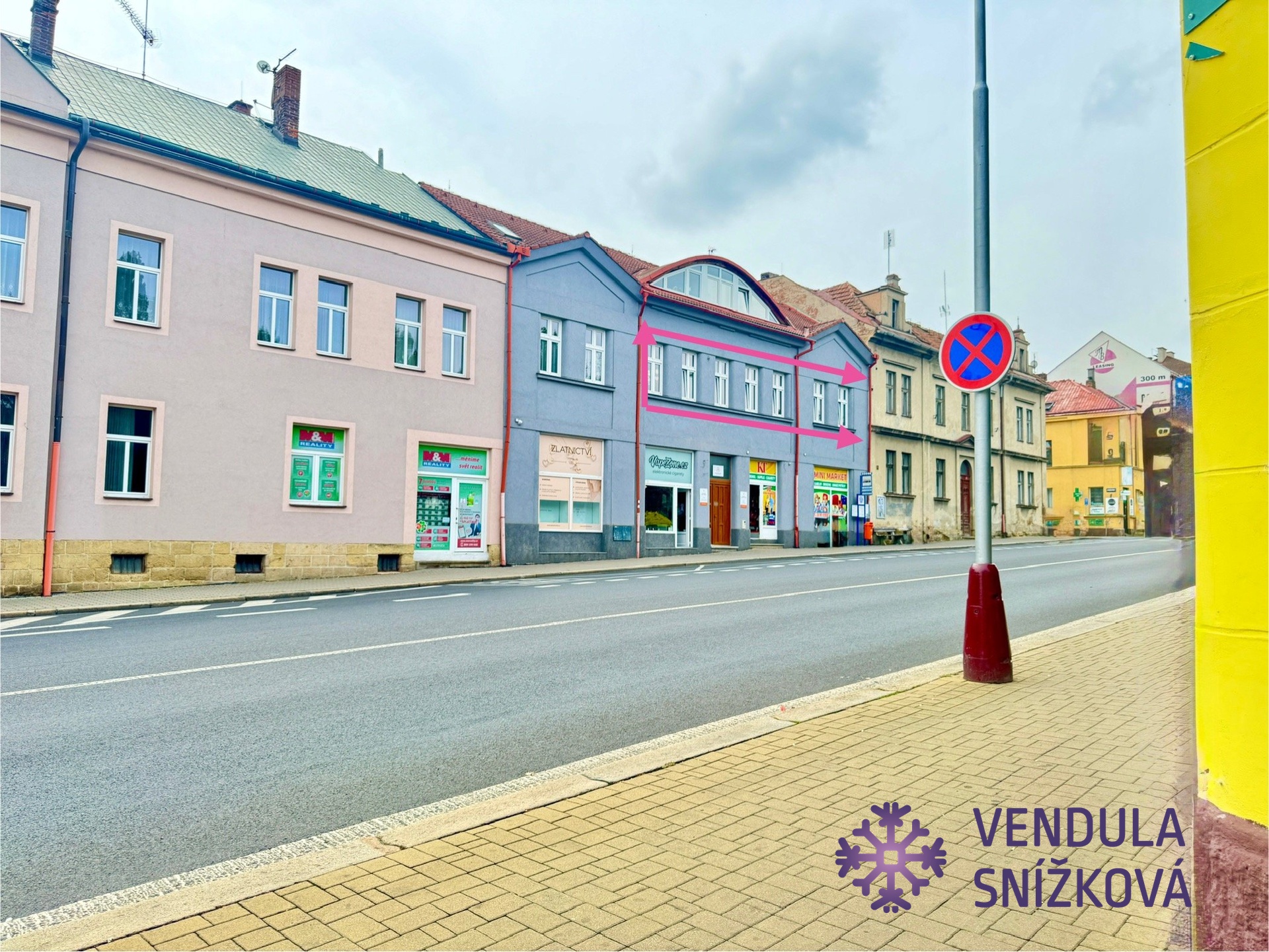 pohled na dům a prostor