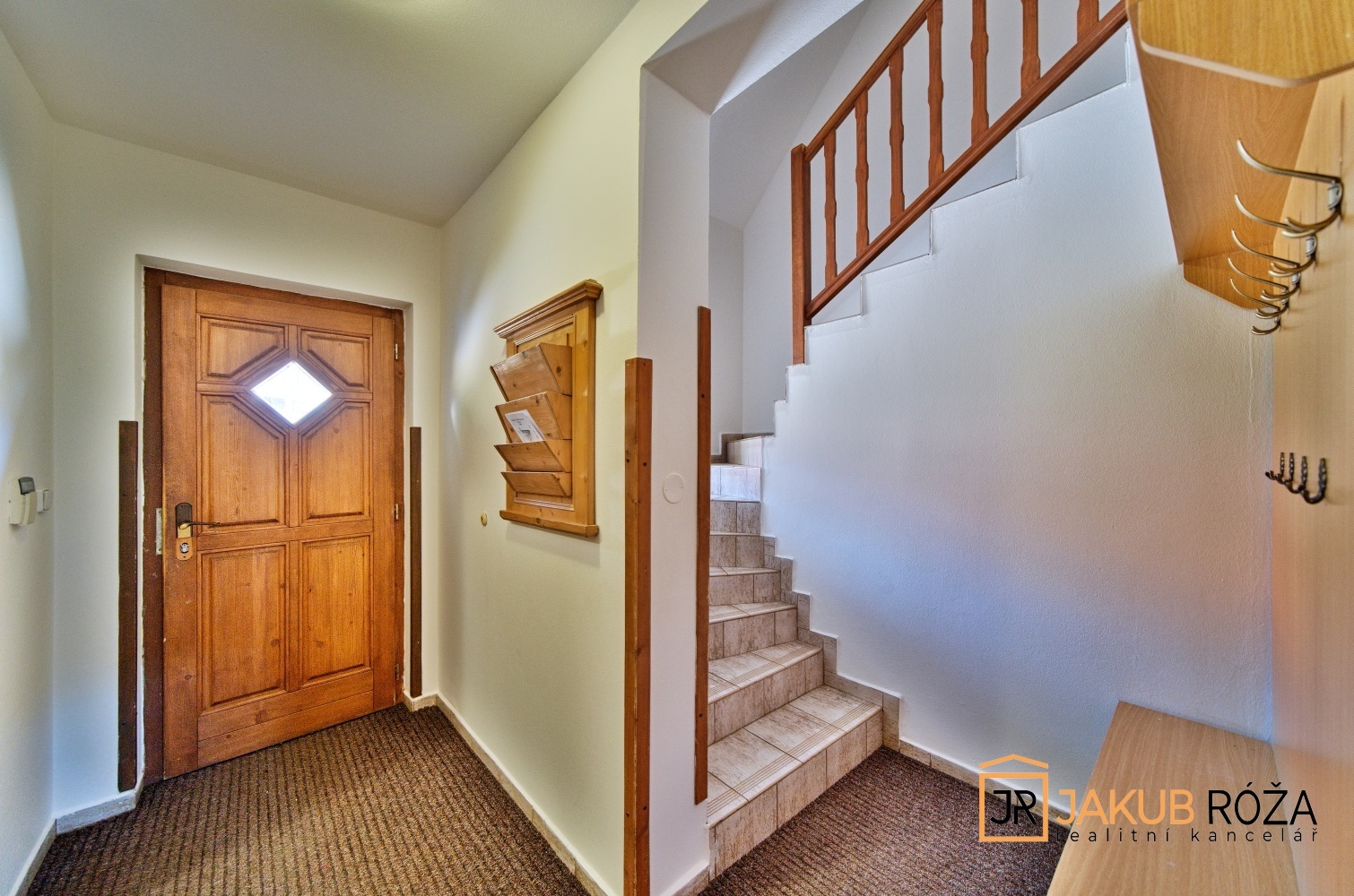 Vstupní chodba a schodiště