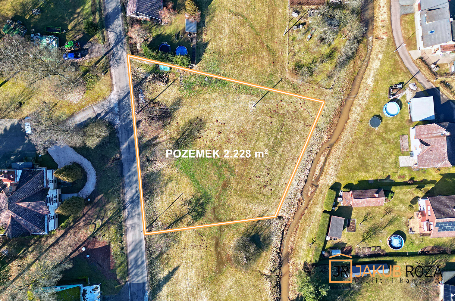 Pohled na pozemek