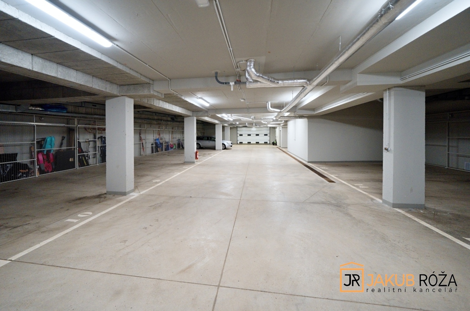 Podzemní parkoviště pod domem