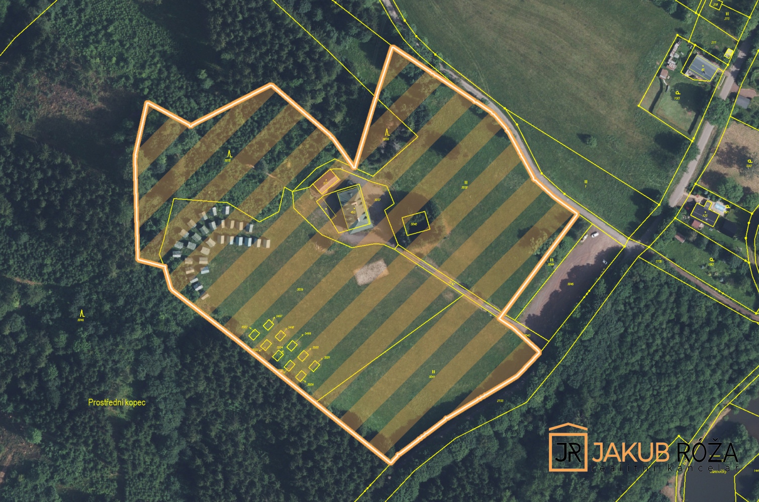 Areál v katastrální a letecké mapě